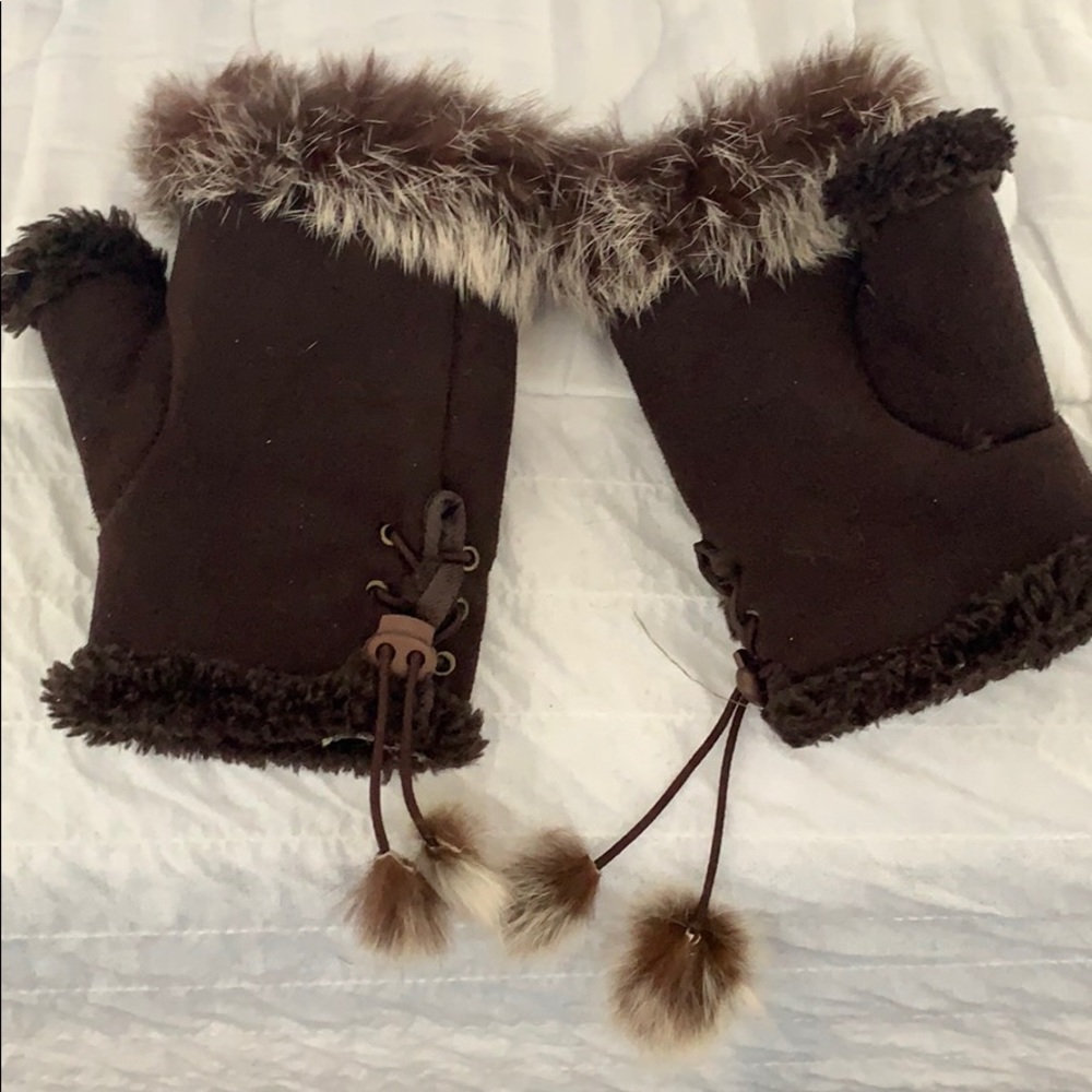 Fingerless fur gloves